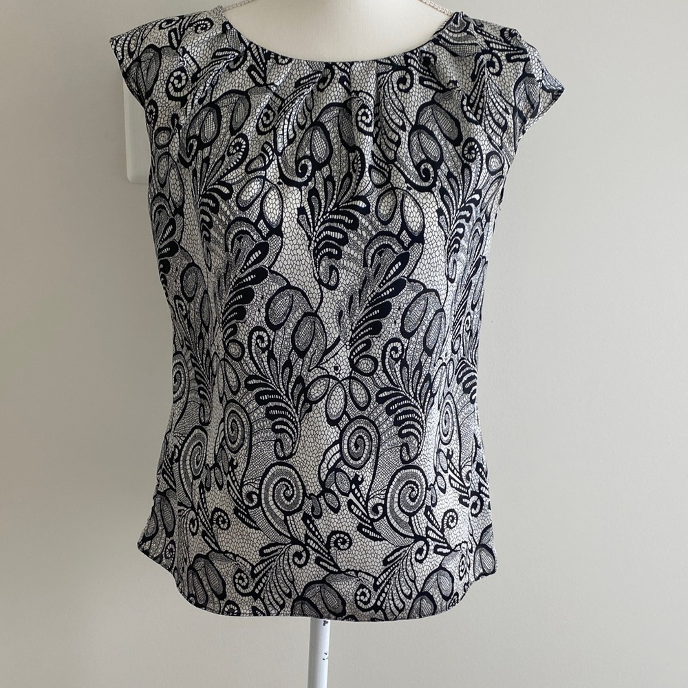 Worthington Black and White Printed Cap-Sleeve Top